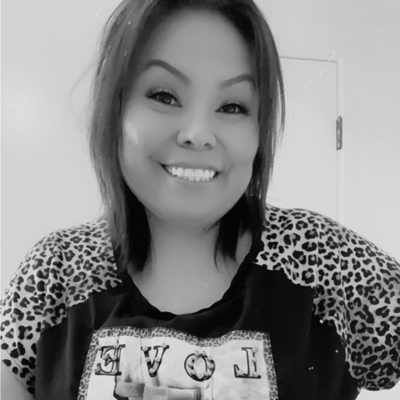 Meet your Posher, Sandy - Picture 2 of 2